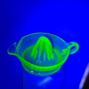 1930s Uranium Juice Reamer Large